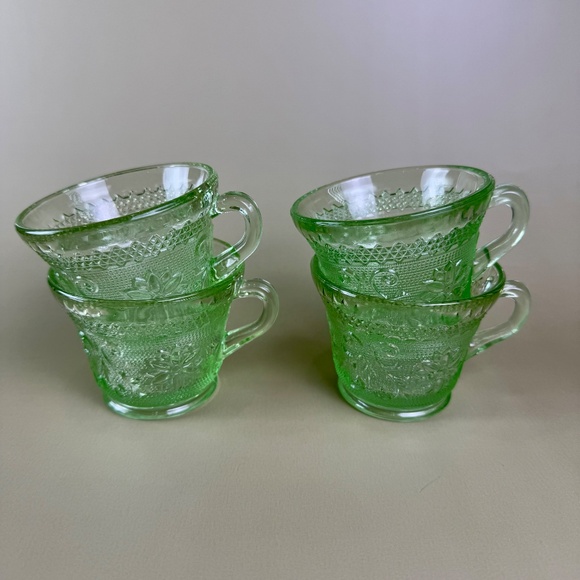 Vintage Indiana Glass Green Depression Cups | Sandwich Pattern | Set of 4 - Picture 4 of 16